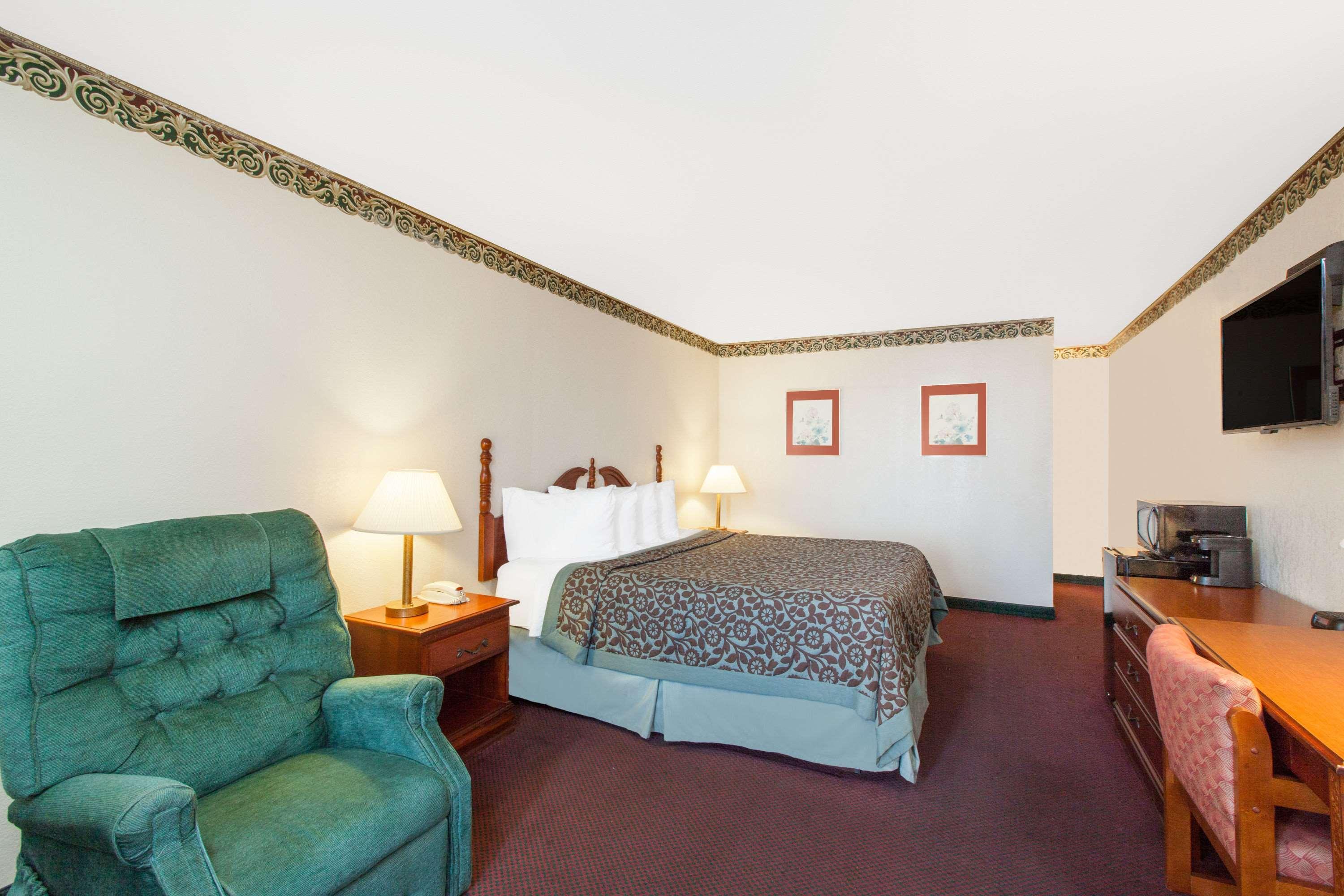 Days By Wyndham Hotel
